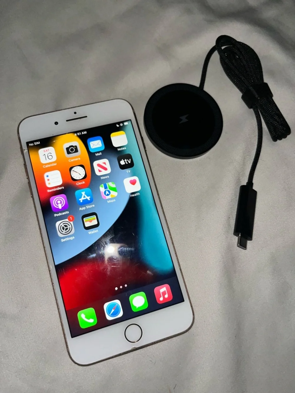 Apple iPhone 8 Plus Rose Gold 64GB with Black Charger Pad